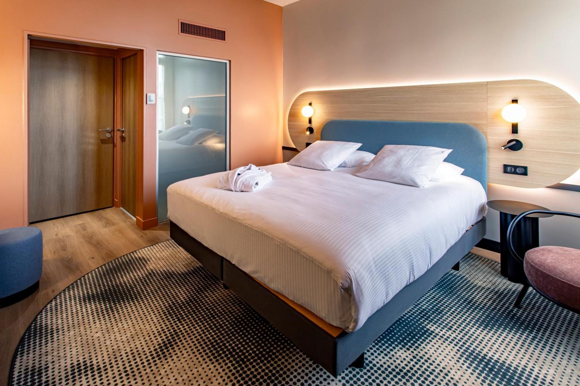 เมอร์เคียว อ็องกูเลิม - โฮเทล เดอ ฟร้องซ์ Hotel อองกูแลม ภายนอก รูปภาพ