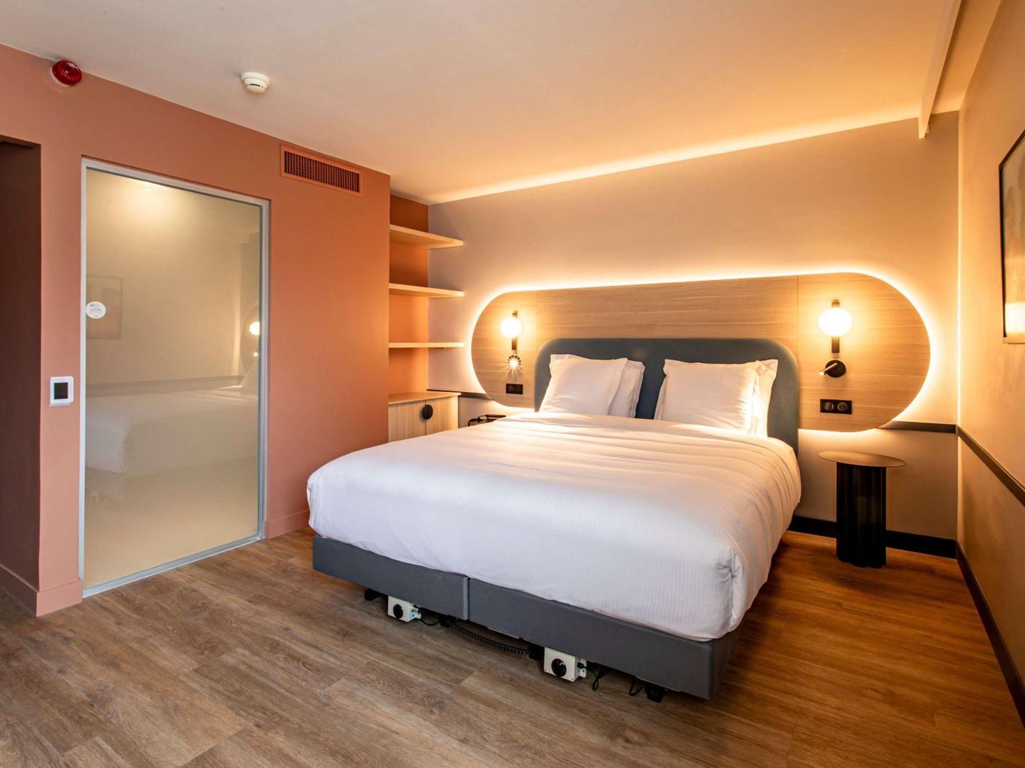 เมอร์เคียว อ็องกูเลิม - โฮเทล เดอ ฟร้องซ์ Hotel อองกูแลม ภายนอก รูปภาพ
